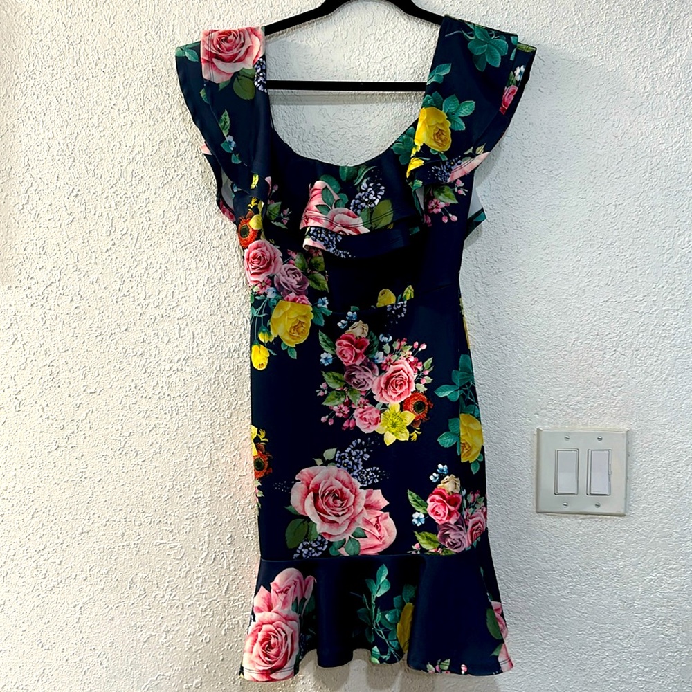 Perfect spring flowered, mini dress